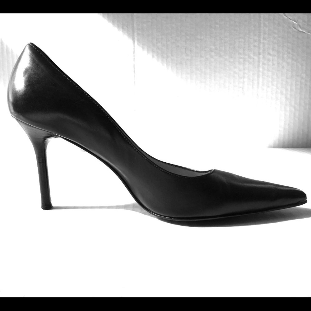Bruno Magli Italian women’s shoes Size 38 1/2.